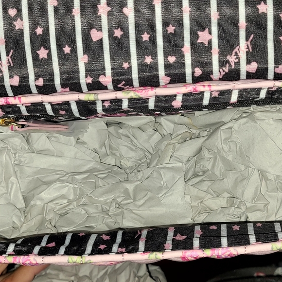 New Betsey Johnson Pink Flower Lbaddy Crossbody Bag 💗 - Picture 2 of 4